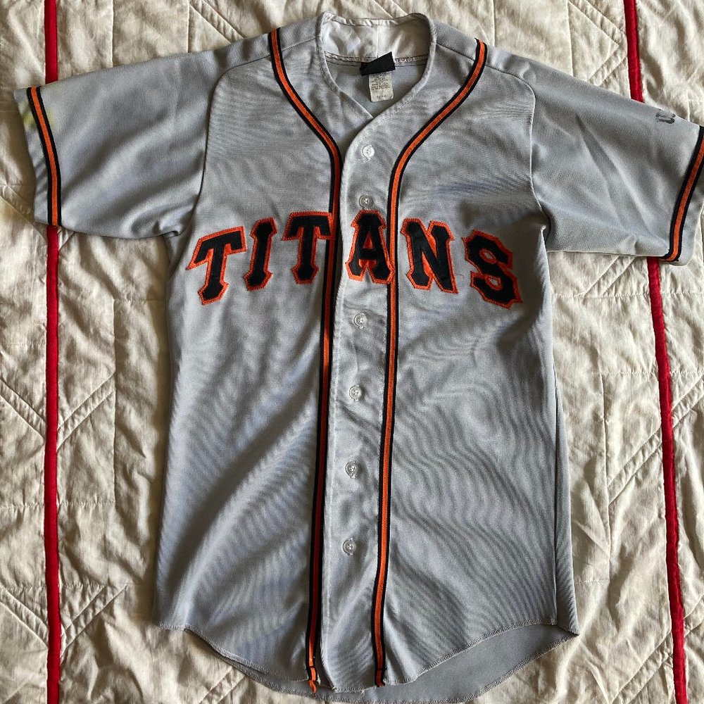Vintage Mens Cal State Fullerton Titans Baseball Team Shirt